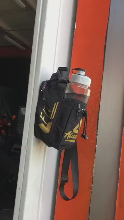 MAG BAG “Imanes de alta potencia: pega tu bolso en superficies metálicas como por arte de magia.”